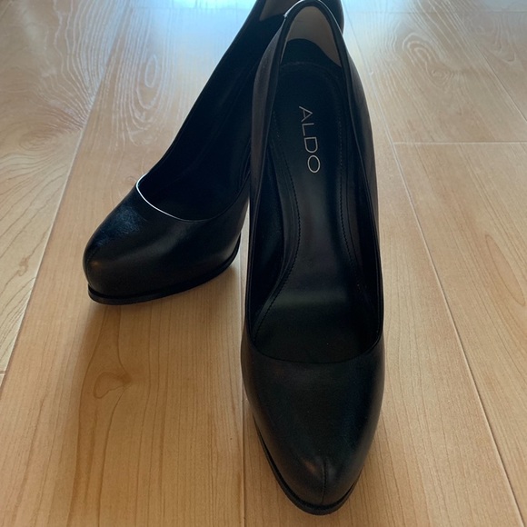 Black Aldo heels - Picture 2 of 2